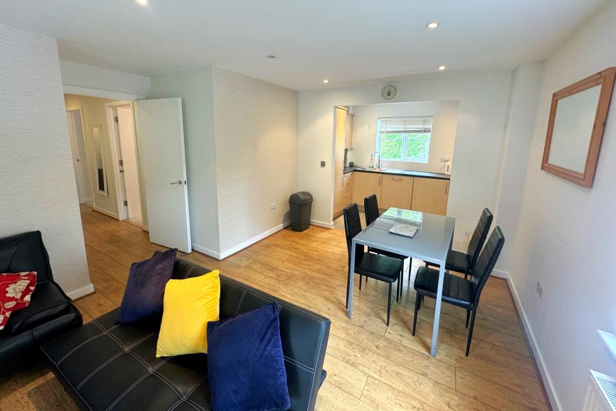 Flat Wey Road in Elmbridge