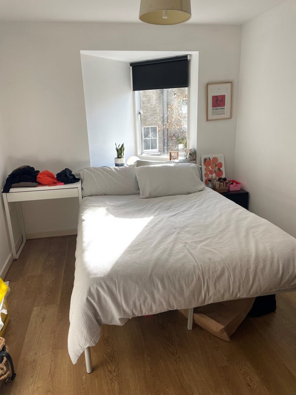 Room Downs Road in Greater London