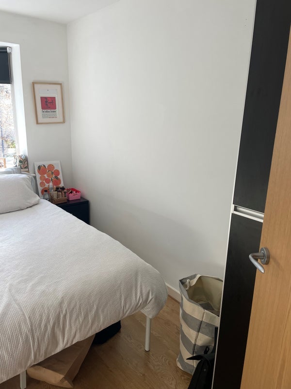 Room Downs Road in Greater London