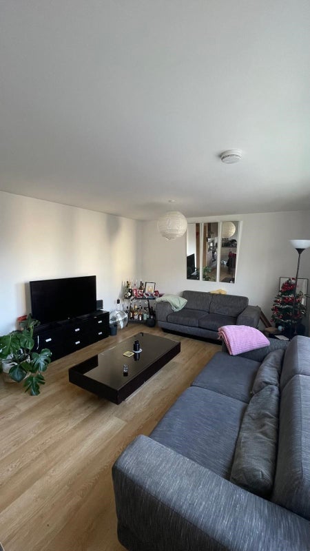 Room Downs Road in Greater London