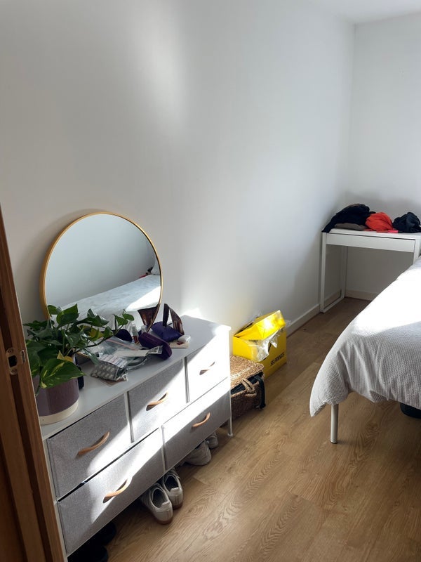 Room Downs Road in Greater London