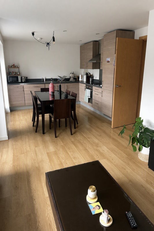 Room Downs Road in Greater London
