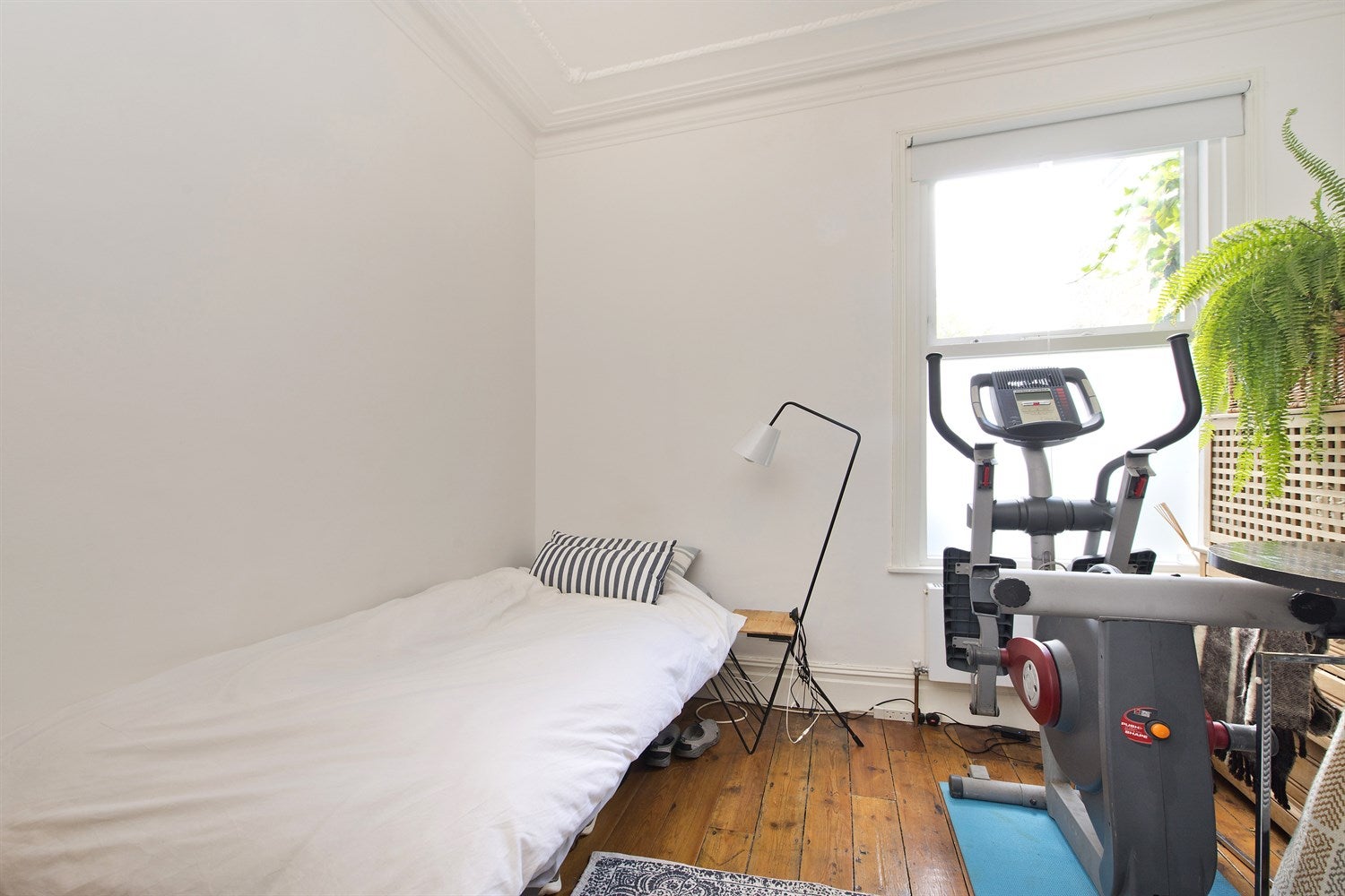 Flat Mortimer Road in Greater London