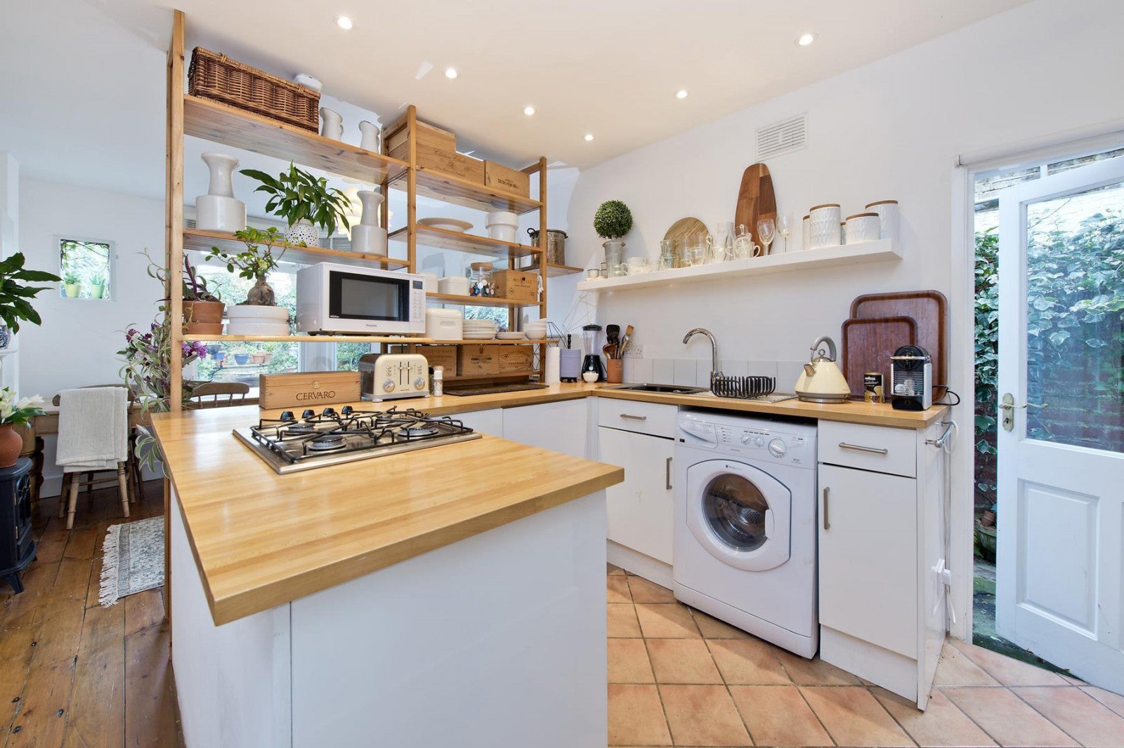 Flat Mortimer Road in Greater London