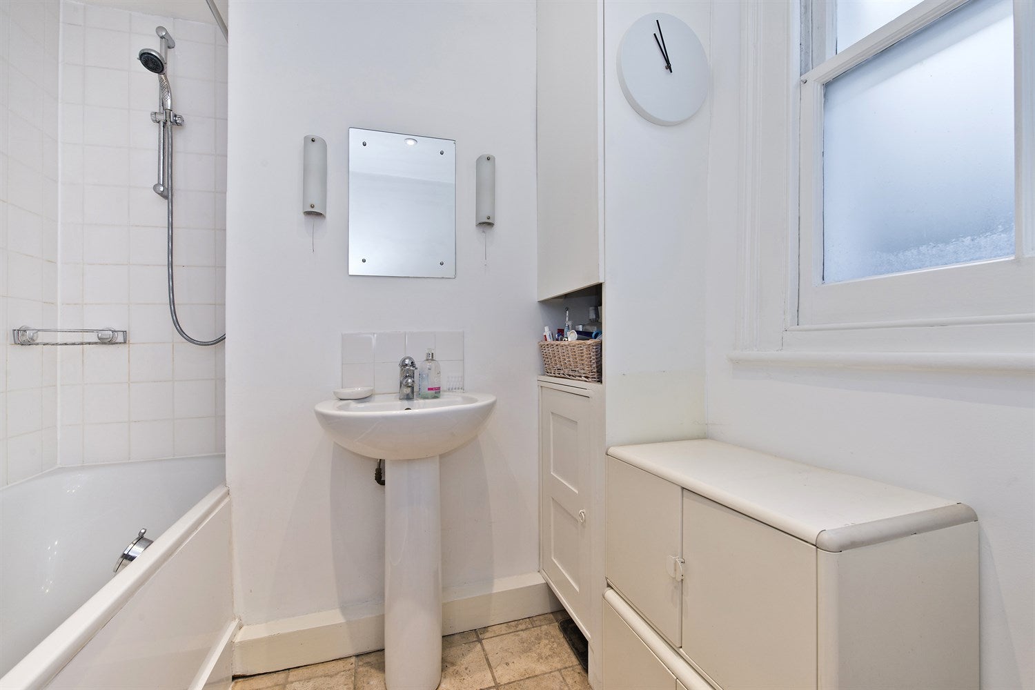 Flat Mortimer Road in Greater London