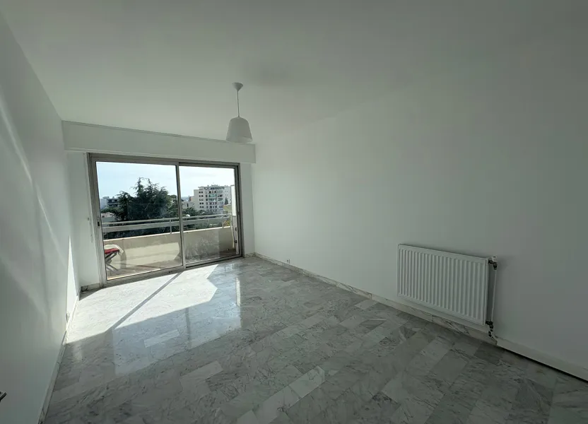 Chambre Avenue Cyrille Besset à Cagnes-sur-Mer