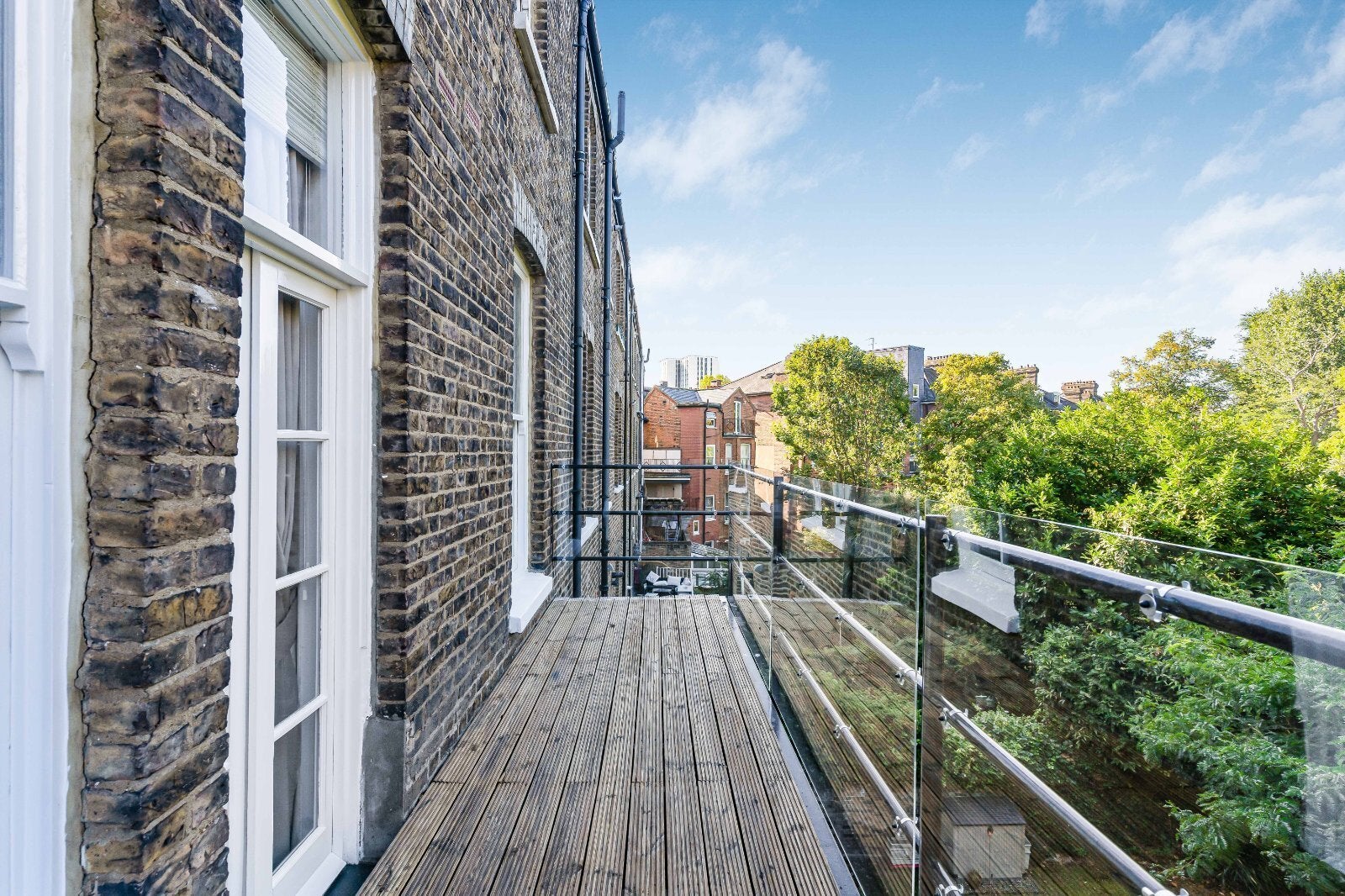 Flat Crossfield Road in Greater London