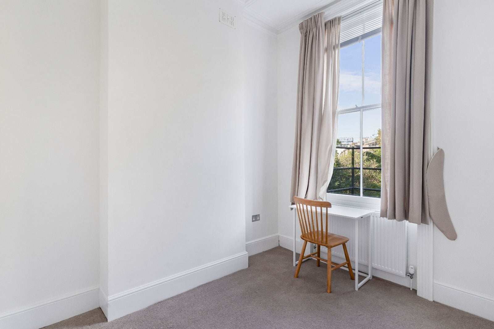 Flat Crossfield Road in Greater London