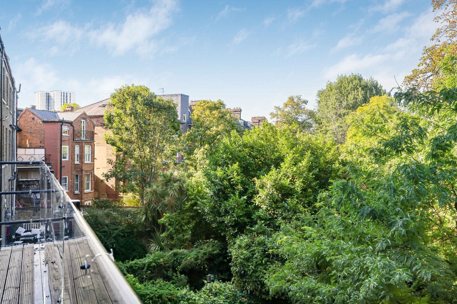 Flat Crossfield Road in Greater London