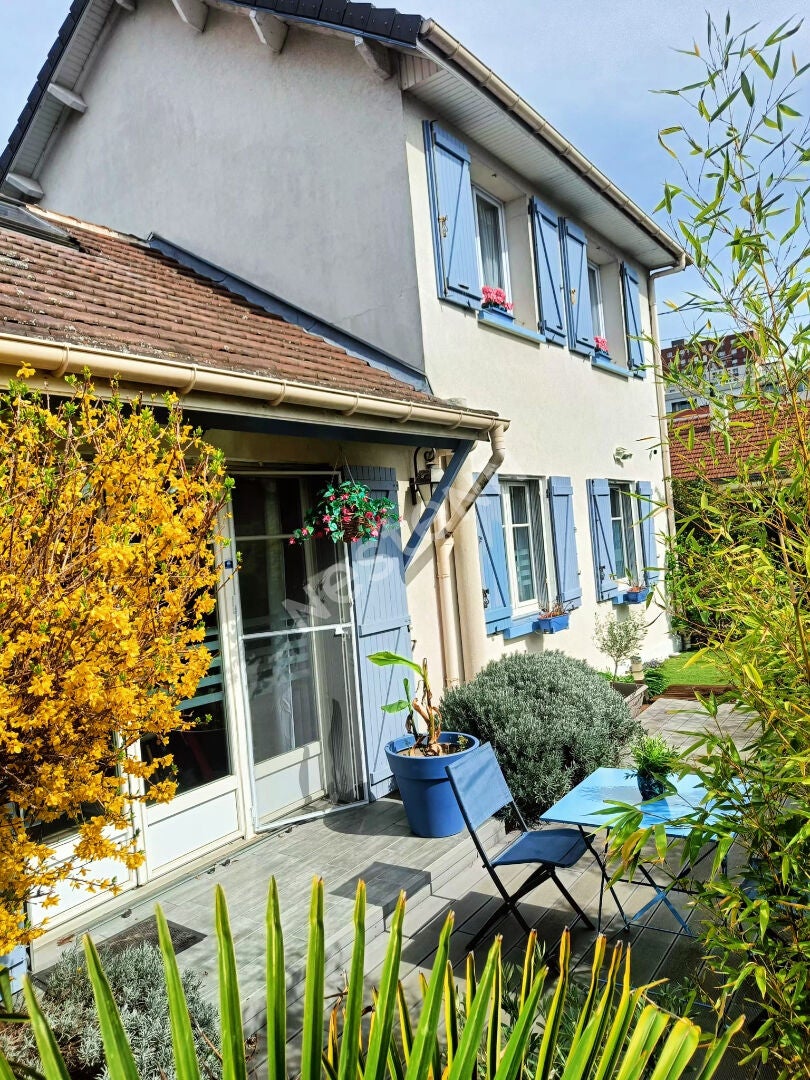 House Boulevard du Maréchal Foch in Neuilly-sur-Marne