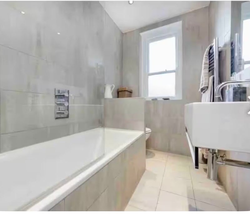 Room Beaumont Crescent in Greater London