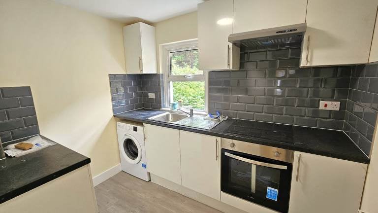 Flat Kilburn Park Road in City of Westminster