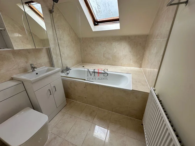 Flat Burket Close in Greater London