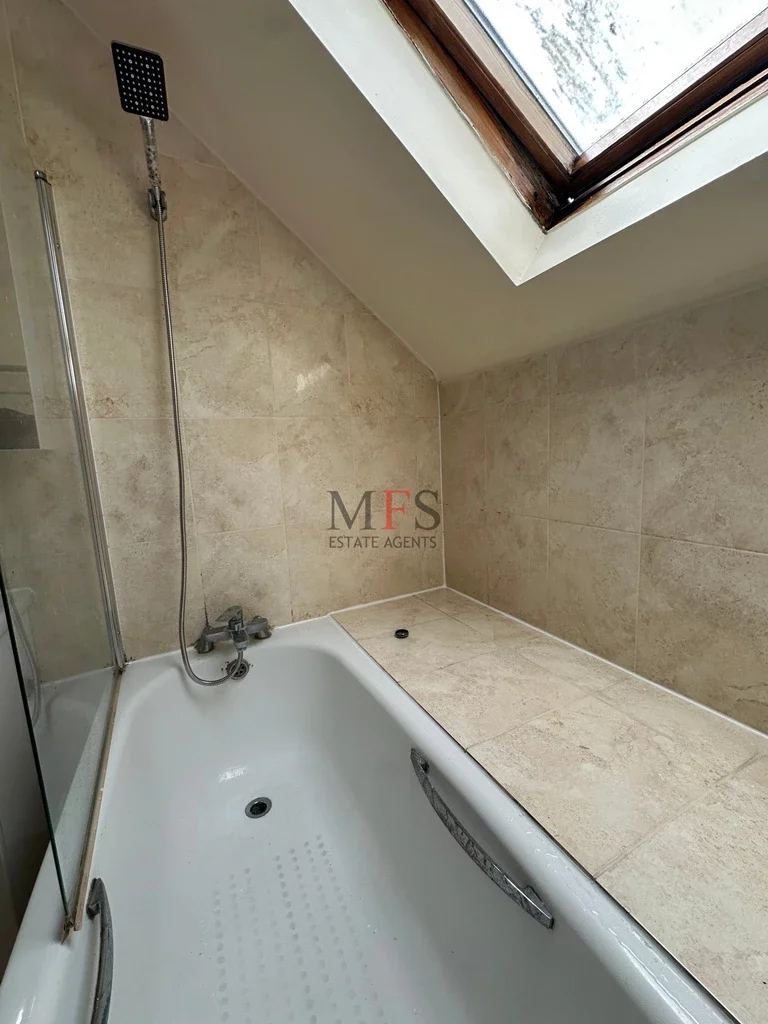 Flat Burket Close in Greater London