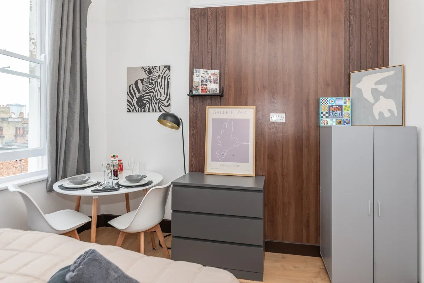 Flat Kensington High Street in Greater London
