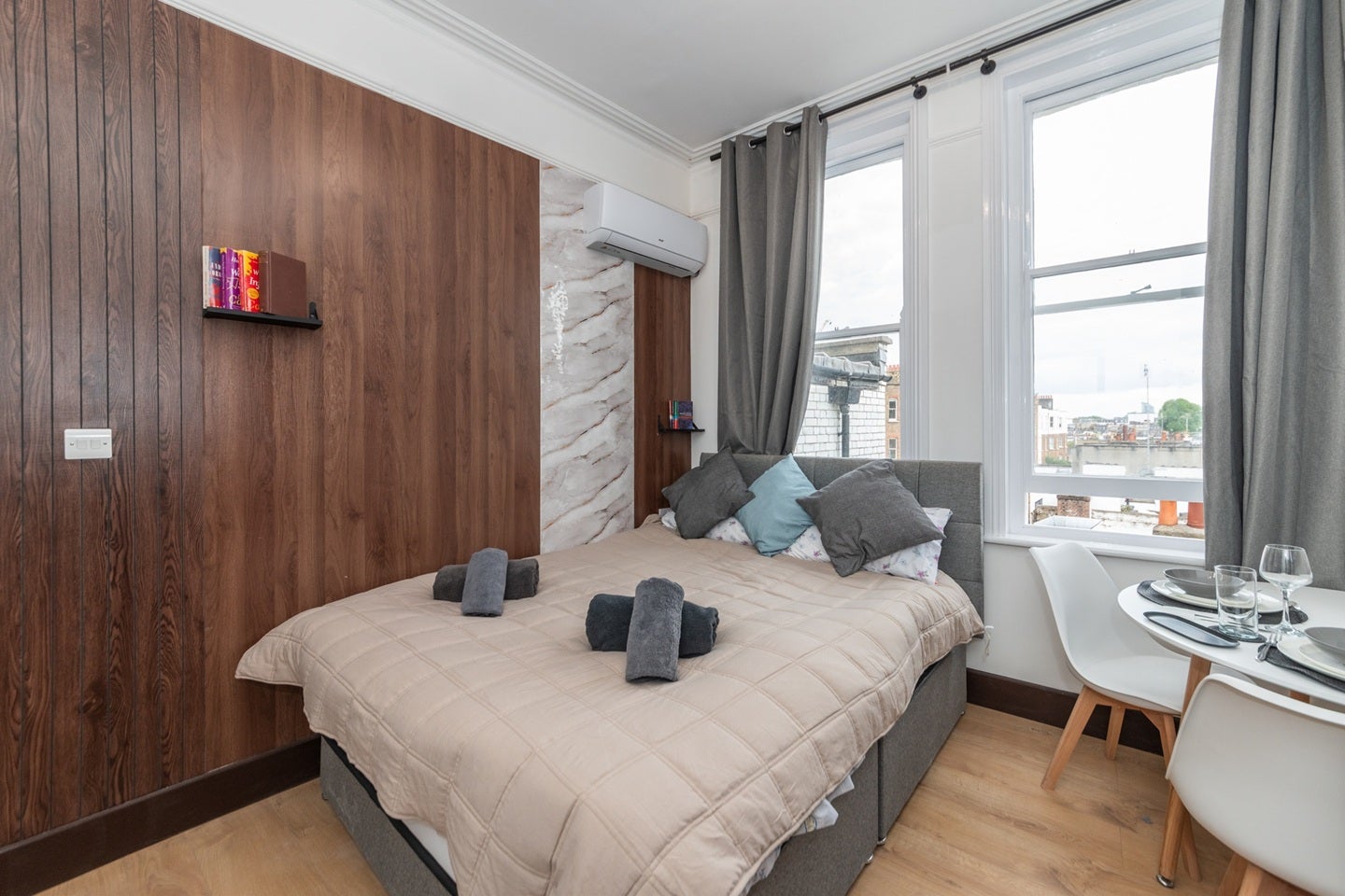 Flat Kensington High Street in Greater London