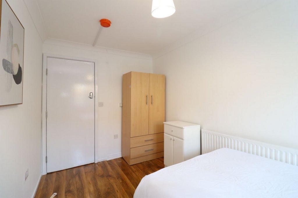 Room Globe Road in Greater London