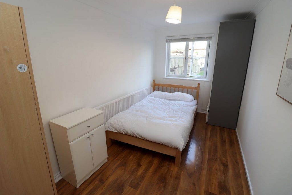 Room Globe Road in Greater London