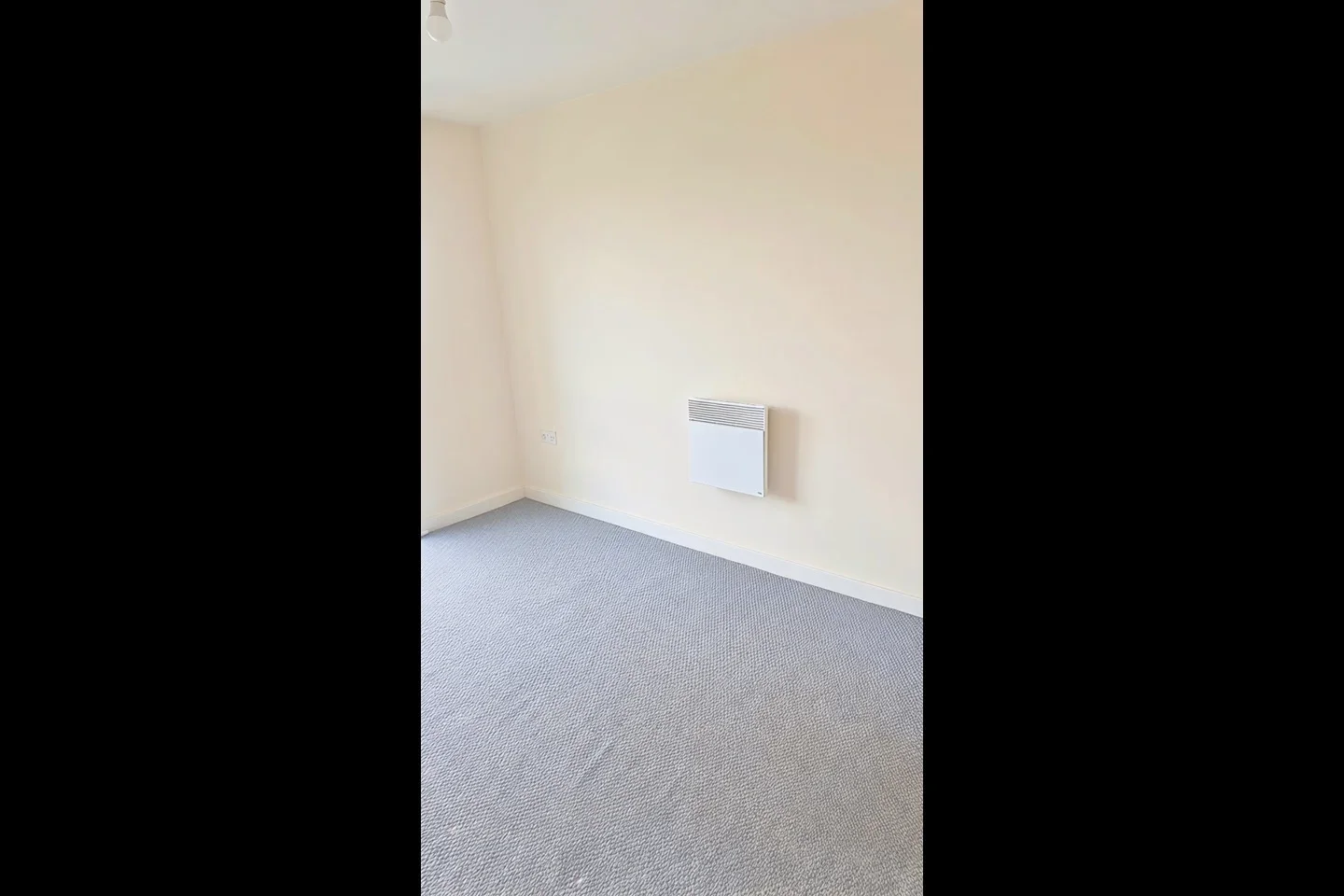 Flat Four Chimneys Crescent in Peterborough