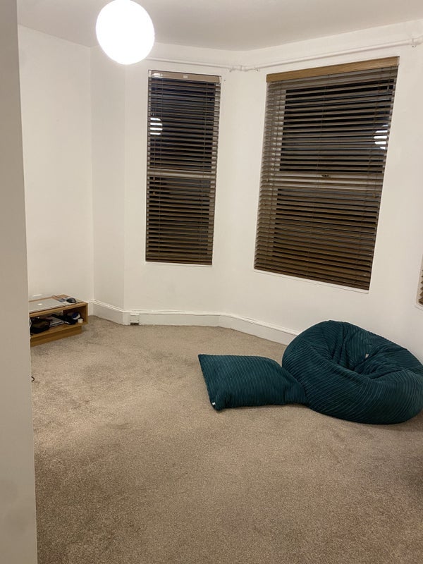 Room Holmesdale Road in Greater London