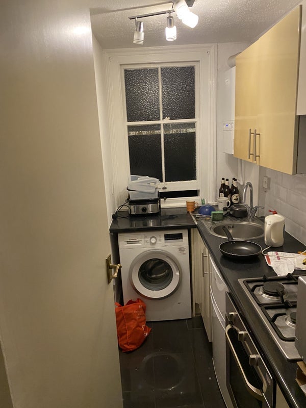 Room Holmesdale Road in Greater London