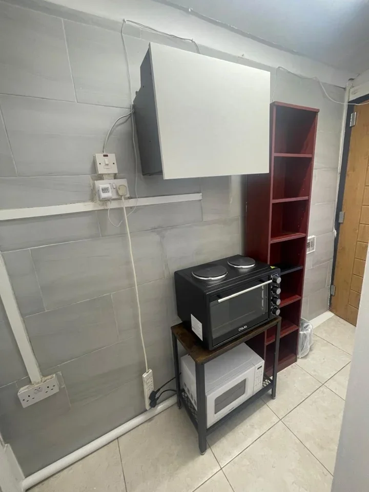 Flat Petworth Close in Greater London