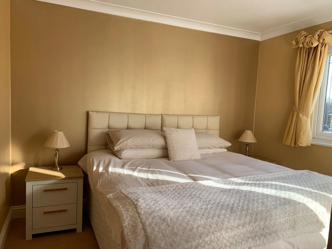 Room Hull Close in Broxbourne