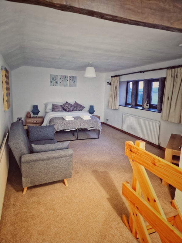 Flat Quickedge Road in Tameside