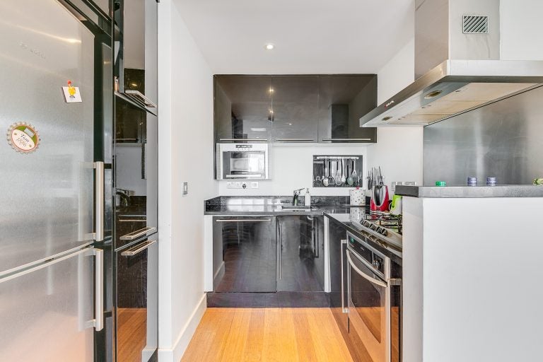 Flat Tooley Street in Greater London
