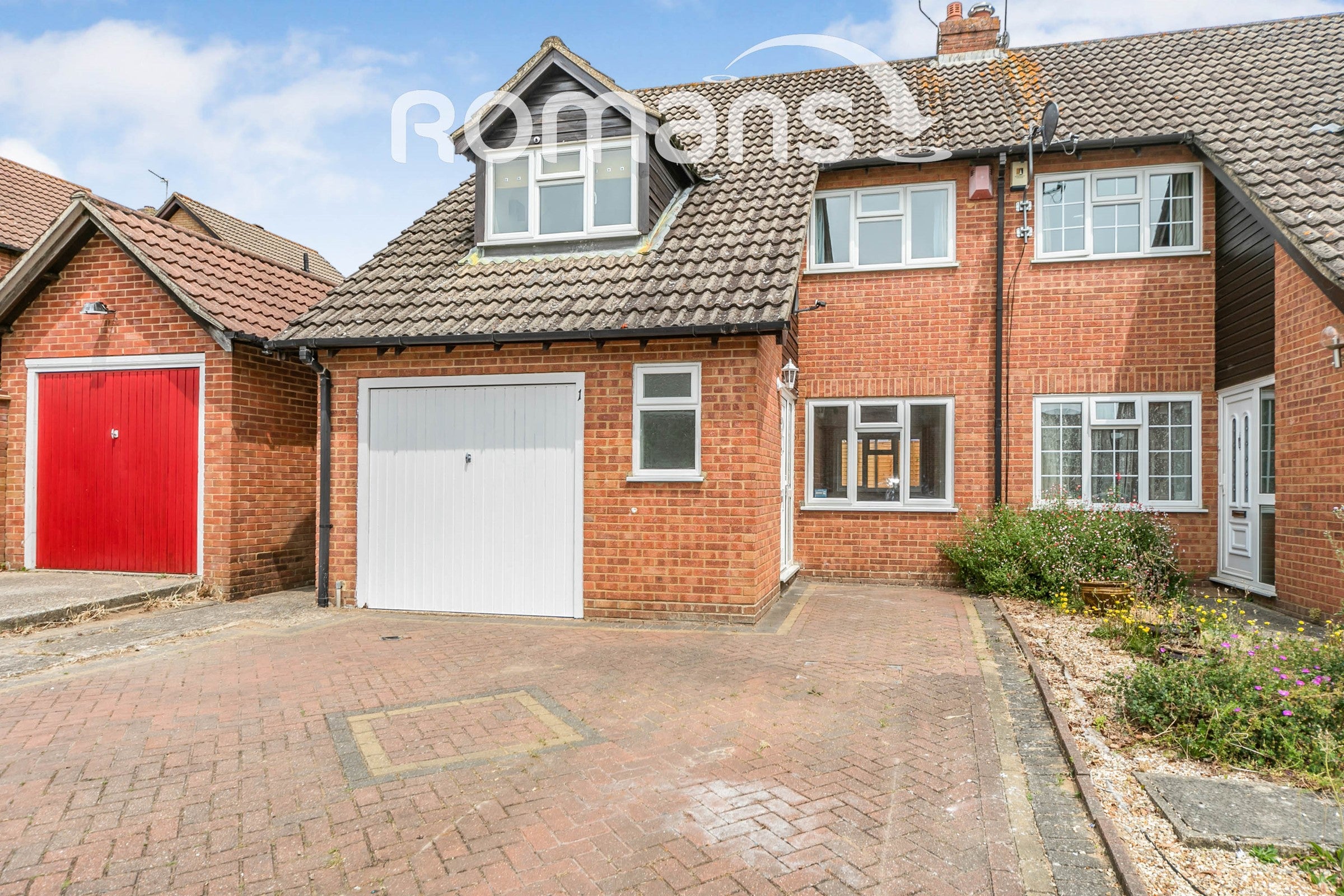 House Gatcombe Close in Tilehurst