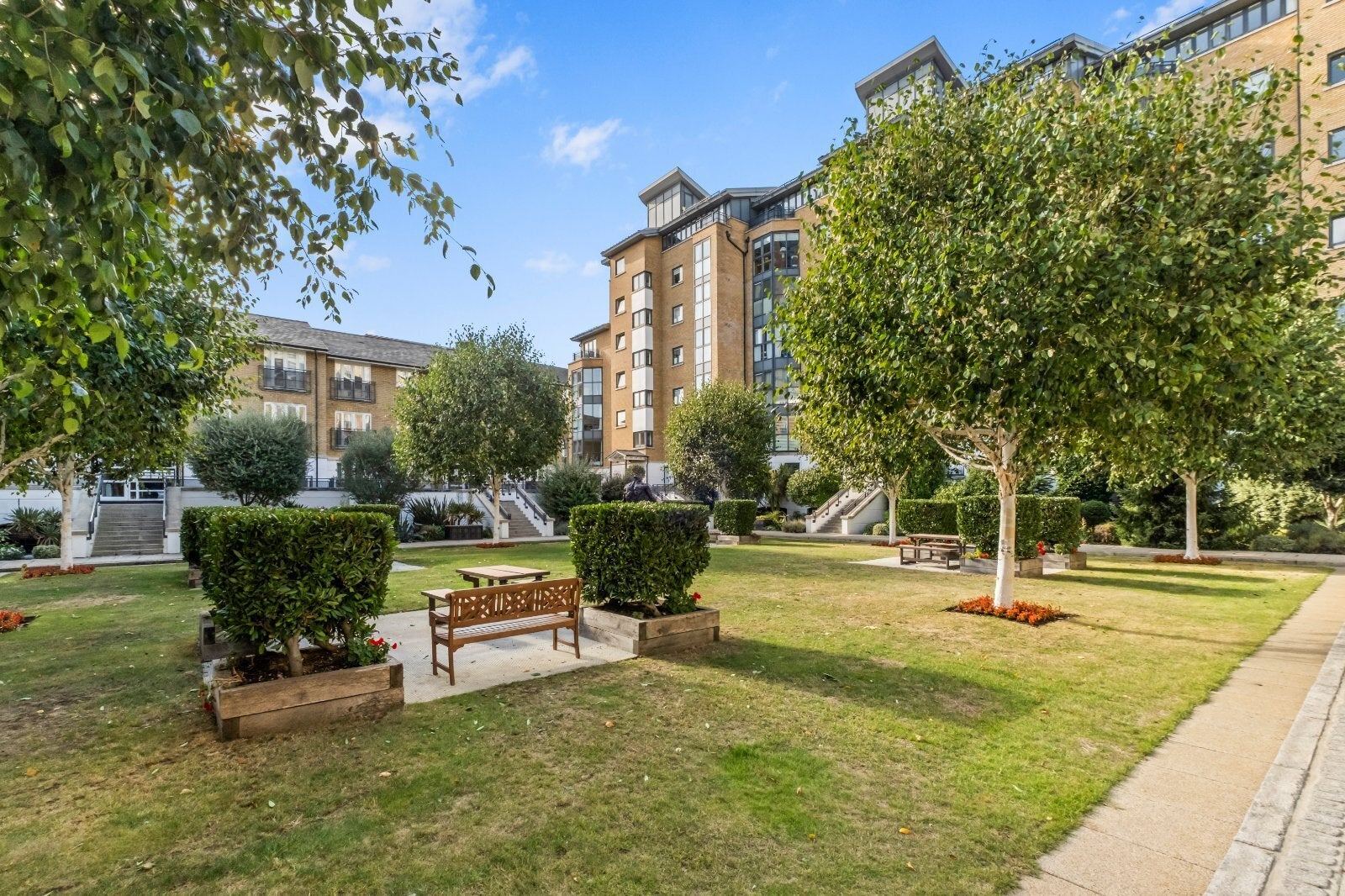 Flat Bridges Court in Greater London