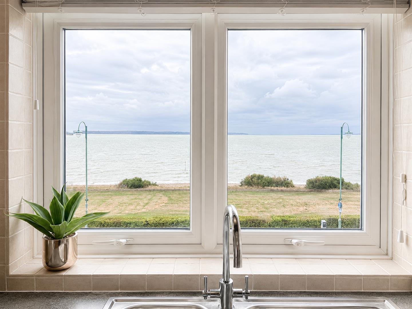 Flat Marine Parade West in Lee-on-the-Solent