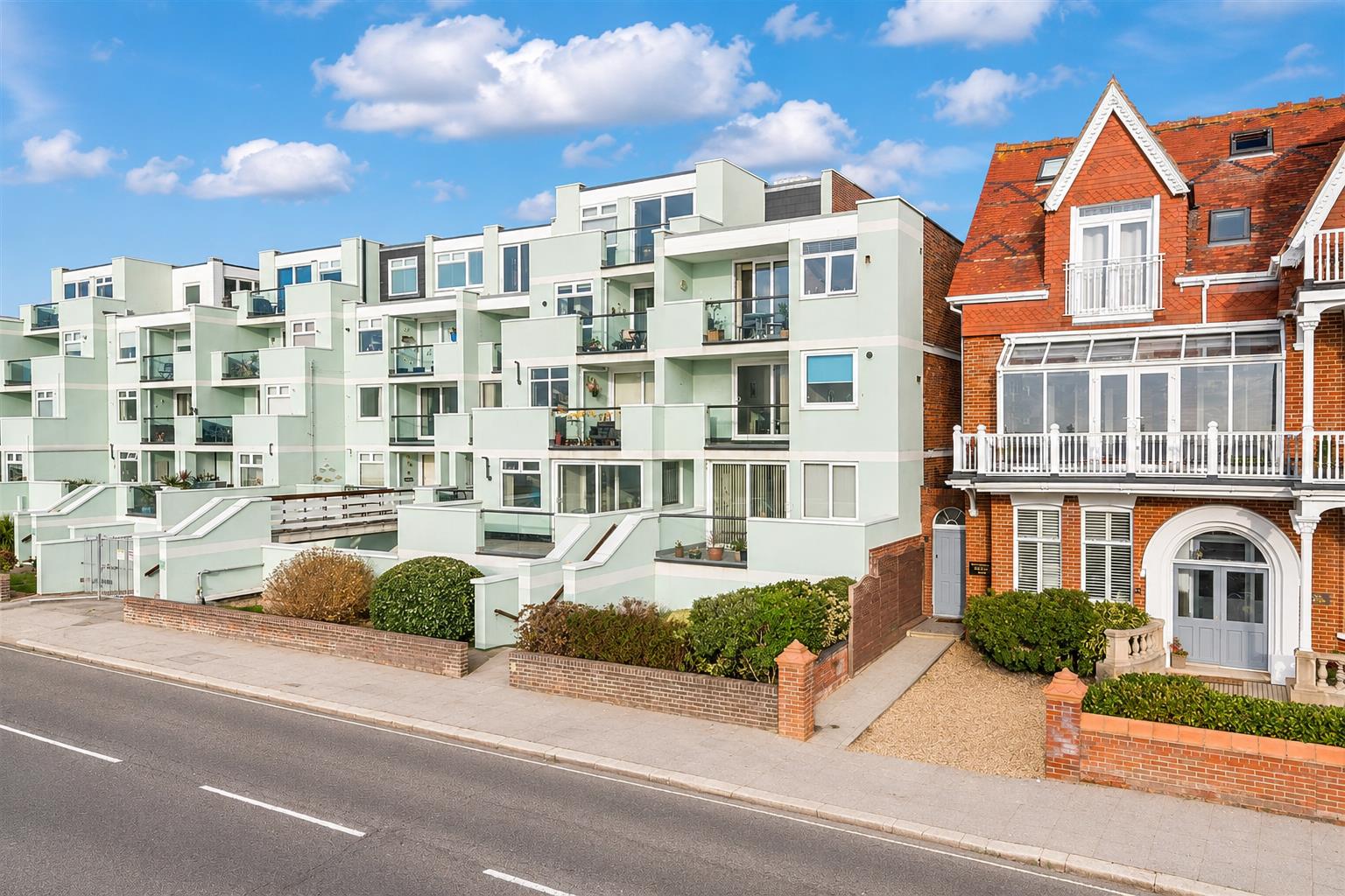 Flat Marine Parade West in Lee-on-the-Solent