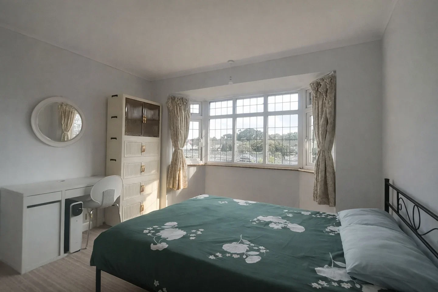 Room Beverley Way in Greater London