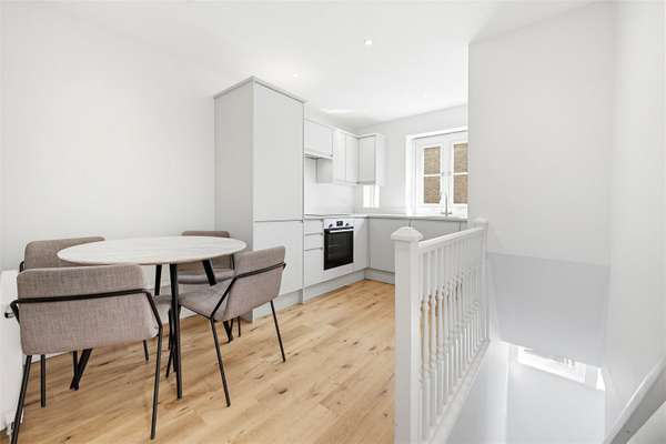 Flat Egerton Terrace in Greater London