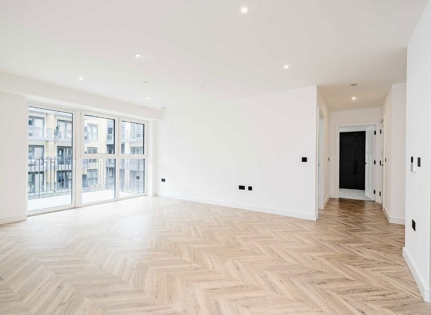 Flat Wheatfield Way in Greater London