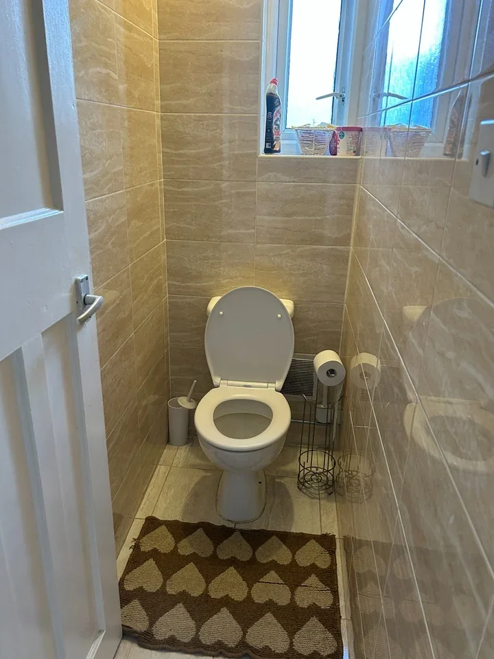 Room Haldane Place in Greater London
