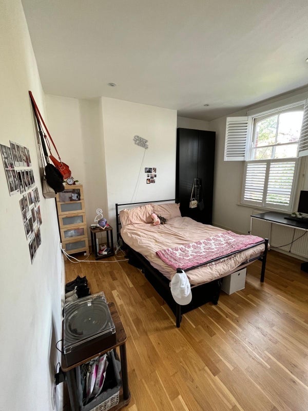 Room Cowthorpe Road in Greater London