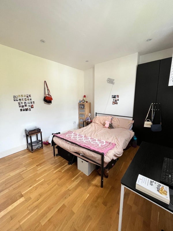 Room Cowthorpe Road in Greater London