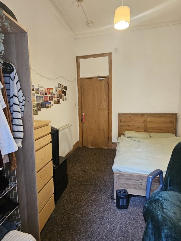 Room Craigmaddie Terrace Lane in Glasgow