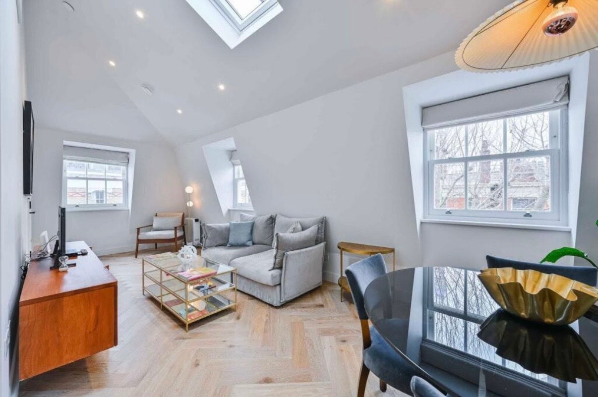 Flat Charlotte Street in Greater London