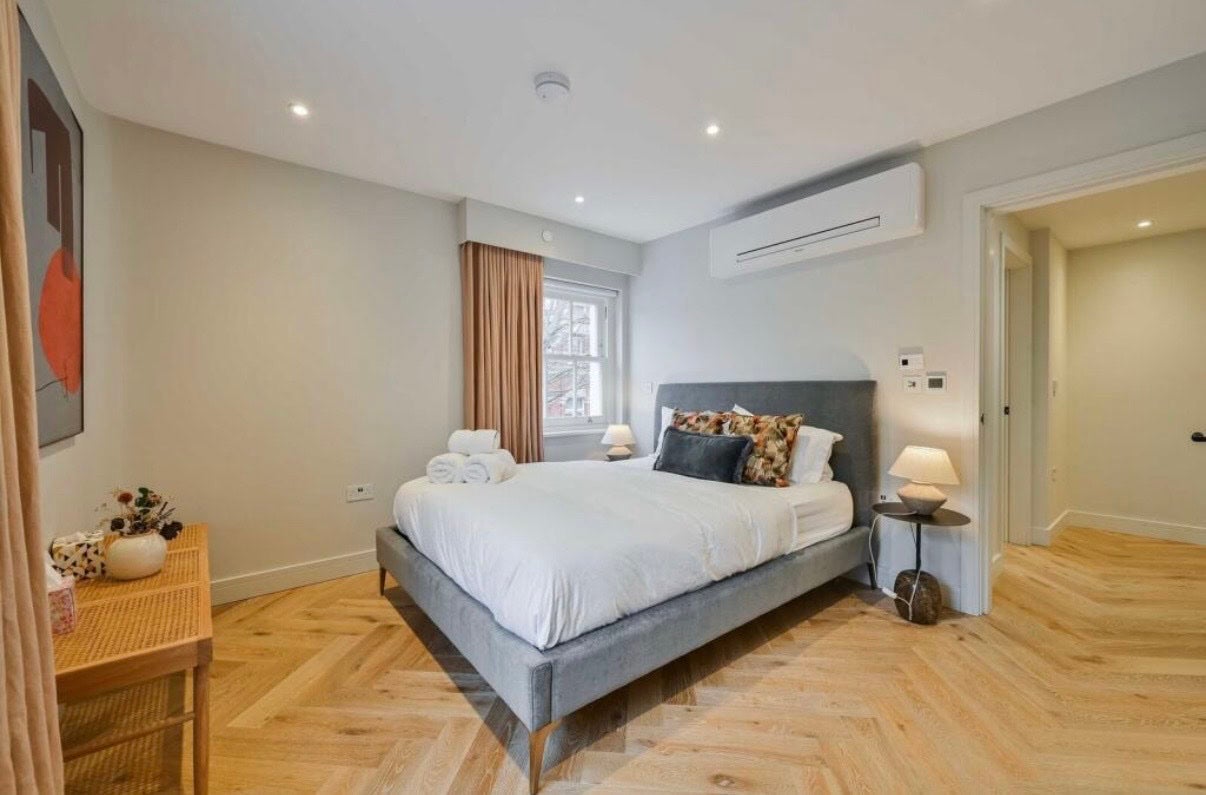 Flat Charlotte Street in Greater London