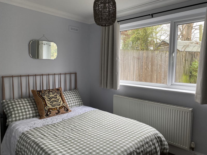 Room Cranleigh Close in Greater London