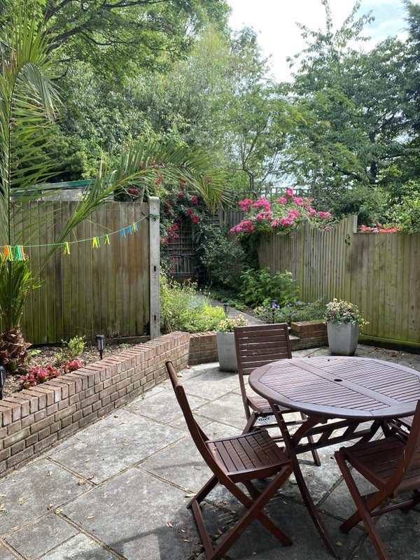 Room Cranleigh Close in Greater London