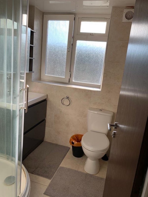 Room Gataker Street in Greater London