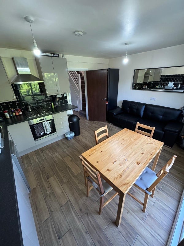 Room Gataker Street in Greater London