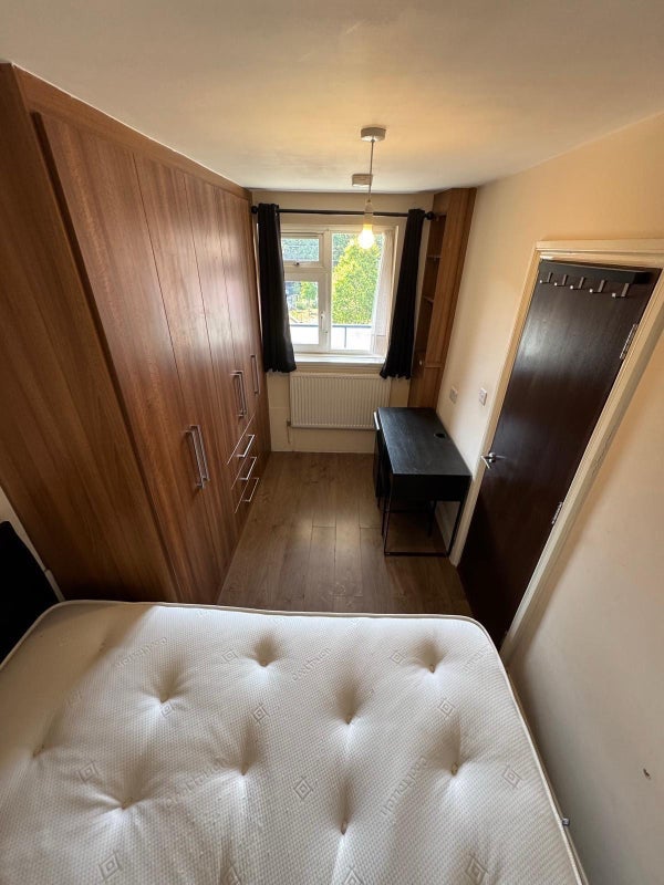Room Gataker Street in Greater London