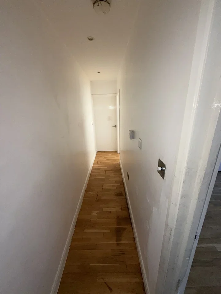 Flat Blakenham Road in Greater London