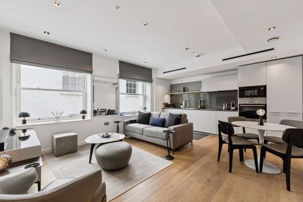 Flat Essex Street in City of Westminster