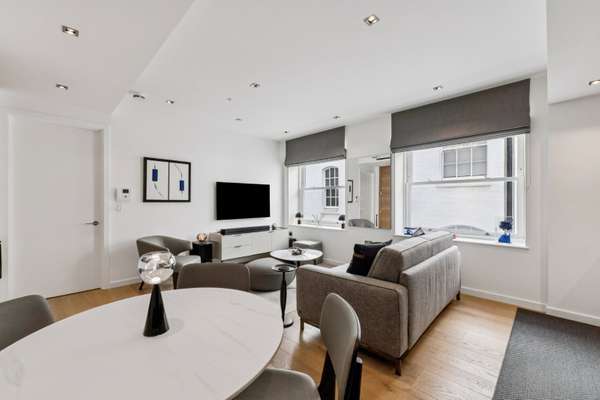 Flat Essex Street in City of Westminster